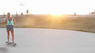 Lesbian blondes make homemade movie cumshot