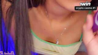 Cabeleireira virtual oferece atendimento especial sensualmente realista com